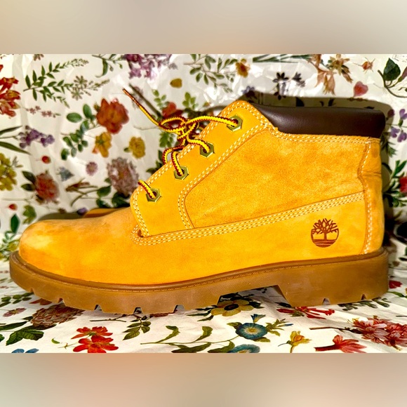 🔥Timberland Women’s Chukka Boots - Size 10 | Wheat Nubuck | A1TXM - Picture 1 of 7
